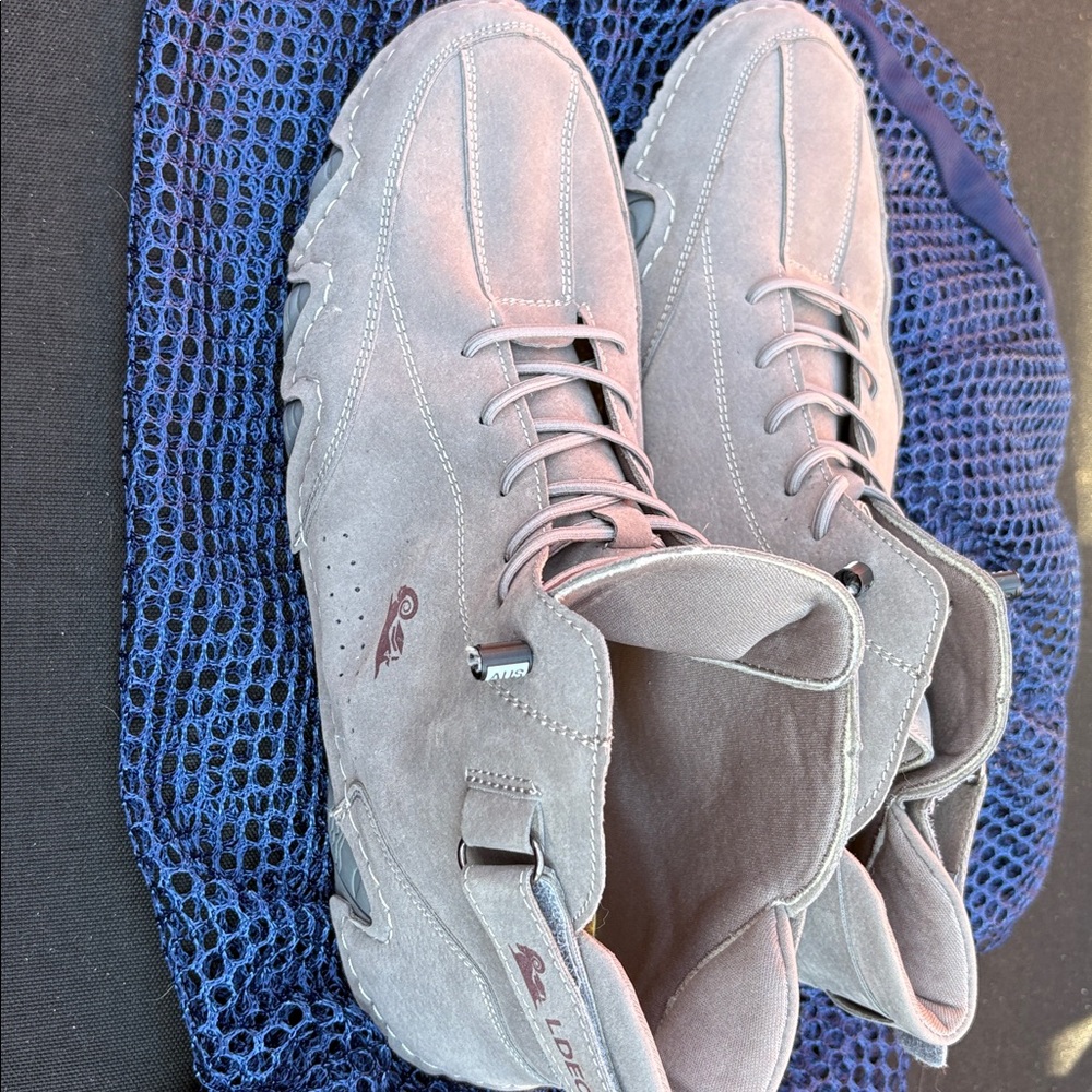 Orthopaedic shoe unisex. Slipping and suede.